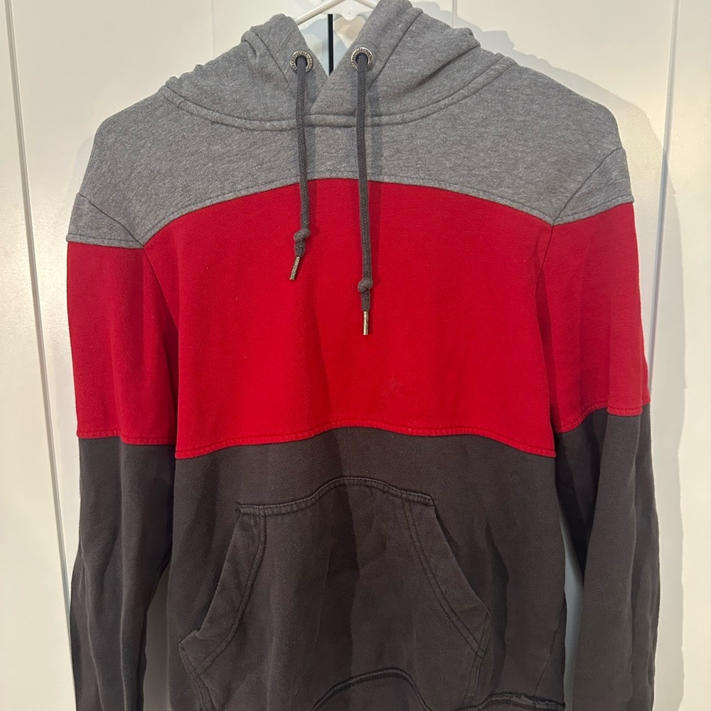 Aeropostale Gray Sweatshirt Cozy and Stylish
